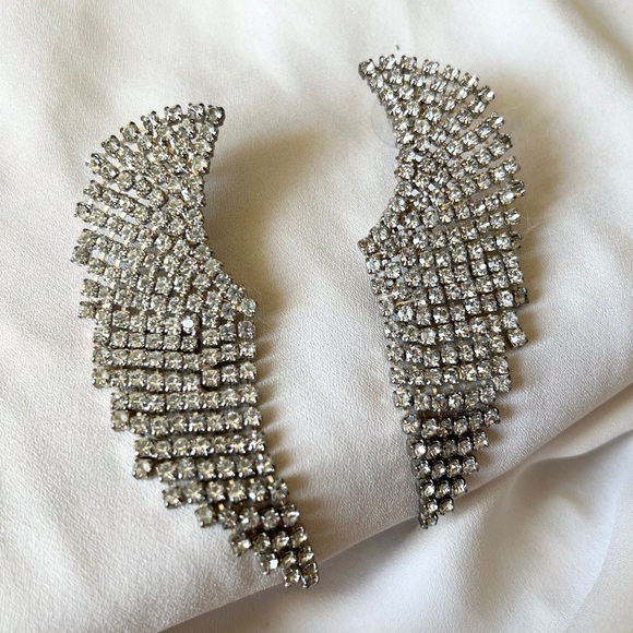 Silver rhinestone 💎 winged earrings - Picture 1 of 7